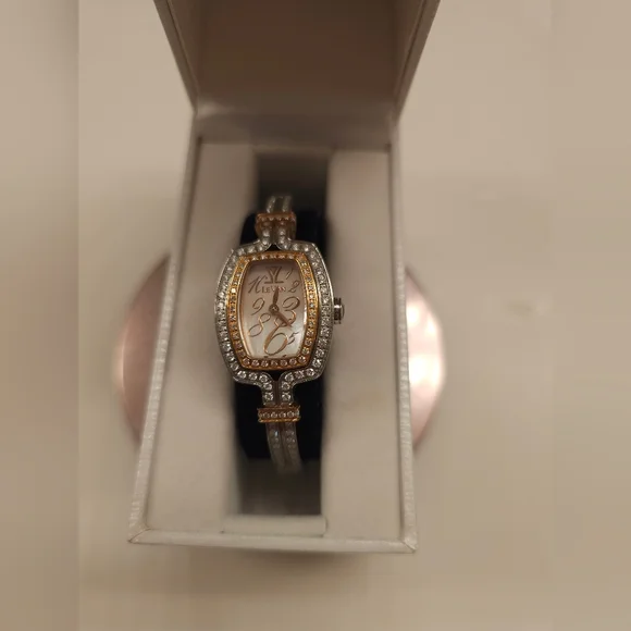 Levian | Accessories | Le Vian Womens Zela 35 Diamond Swiss  display picture 1